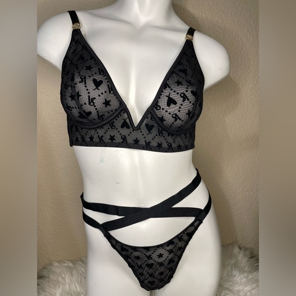 Victoria's Secret Other - Victoria’s Secret Bra V-Wire Long Line Bralette & Panty Set VS Signature 🆕
